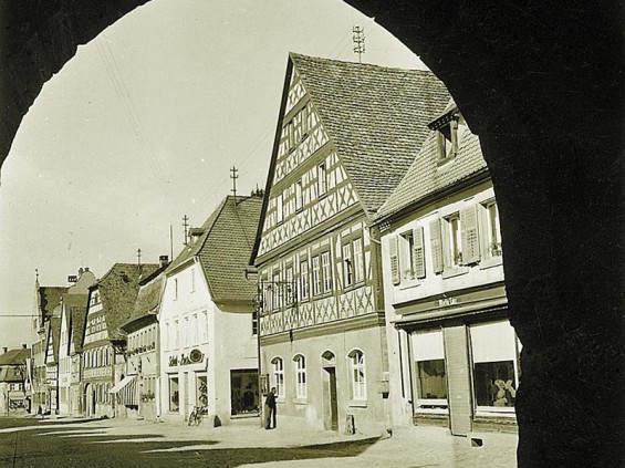 Blick durch den oberen Torturm in den 60er Jahren.