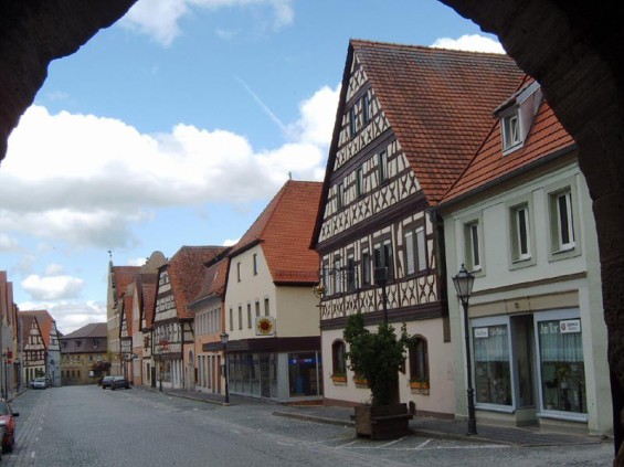 Blick durch den Torturm aus heutiger Sicht.
